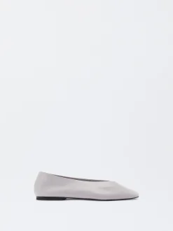Parfois Pele|Sapatos Rasos*Sabrinas Em Pele Bege | Lil&aacute;s