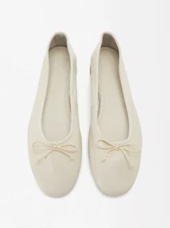 Parfois Sapatos Rasos|Pele*Sabrinas Tacão Em Pele Preto | Branco