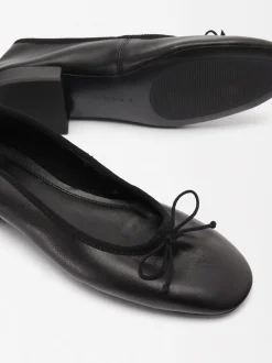 Parfois Sapatos Rasos|Pele*Sabrinas Tacão Em Pele | Preto